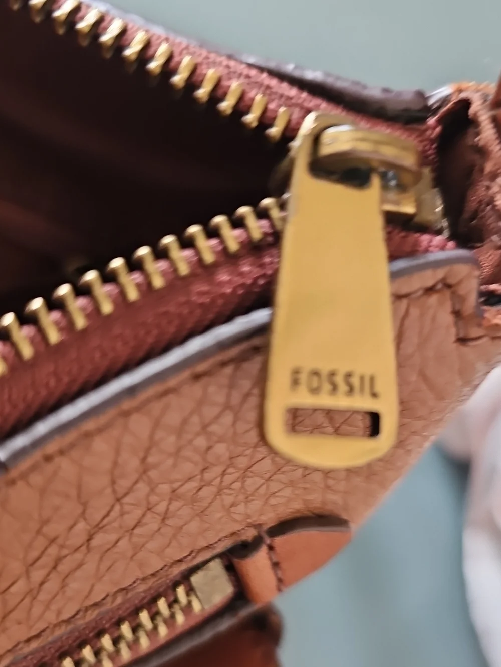 Fossil Kinley Brown Pebbled Leather Crossbody Bag - Classic Everyday.‎